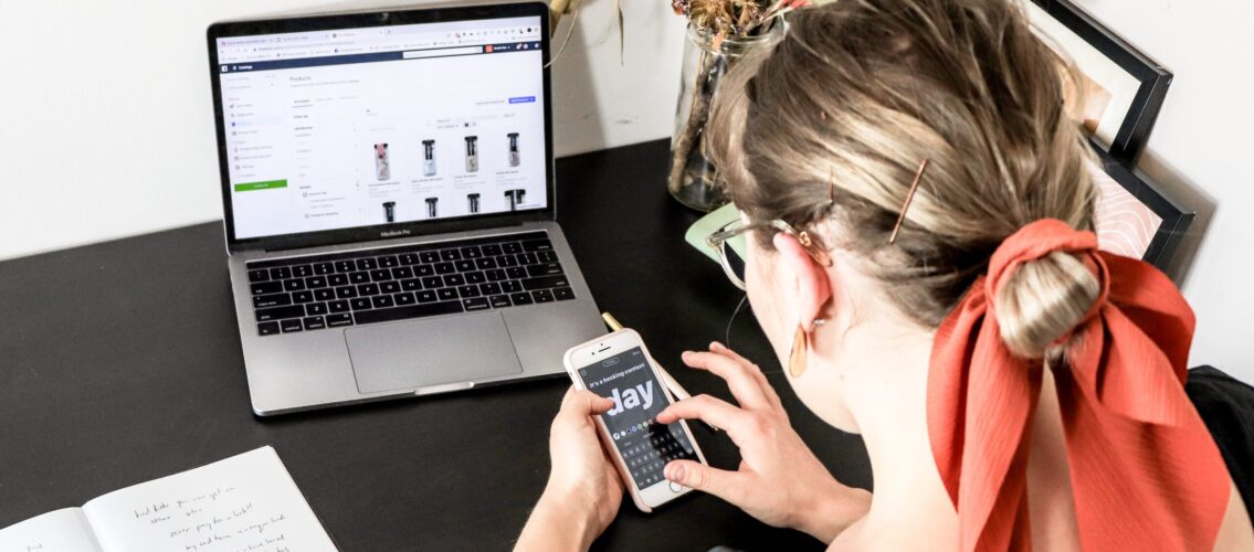 s-o-c-i-a-l-c-u-t-eXmrW9I1Fnw-unsplash